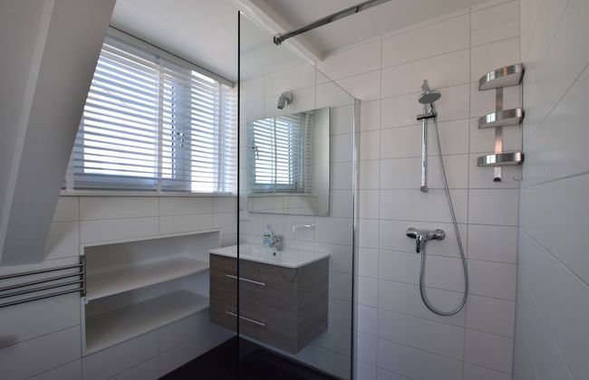 Elegant Studio Near Beach - Photo 17