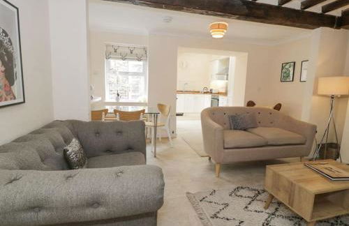 The Old Stables - Pet-Friendly Stay Near Ruthin Castle with Parking - Photo 3