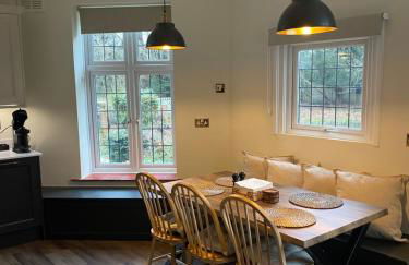 Cosy Riverside Hideaway - Photo 5