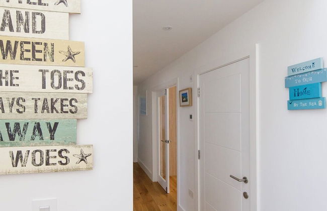 Delightful Seaside Hideaway 5 Mins to Beach - Photo 10