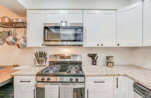 Huge House Fun Central 4BD 3BA with POOL - Foto 40