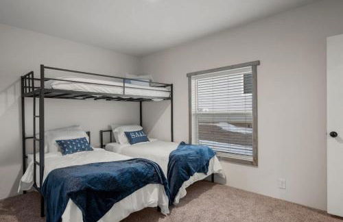 New Bear Lake Home with Beautiful Fall Views - Photo 15