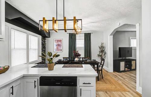 Newly Renovated and Designed Near Downtown - Foto 22