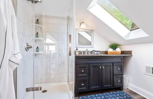 Foxfire - Secluded Zen Retreat with Spa & Views - Photo 11