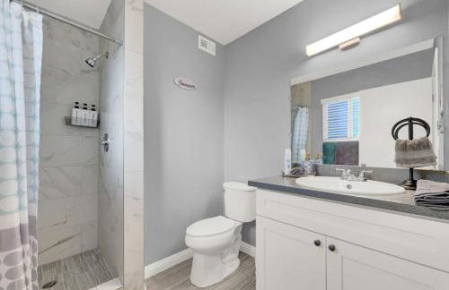 3BR Retreat with BBQ, Pool and Close to Las Vegas Fun - Foto 16