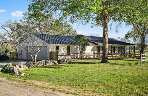 Relaxing Hill Country Home with Outdoor Fire Pit - Photo 1
