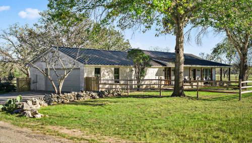 Relaxing Hill Country Home with Outdoor Fire Pit - Photo 1