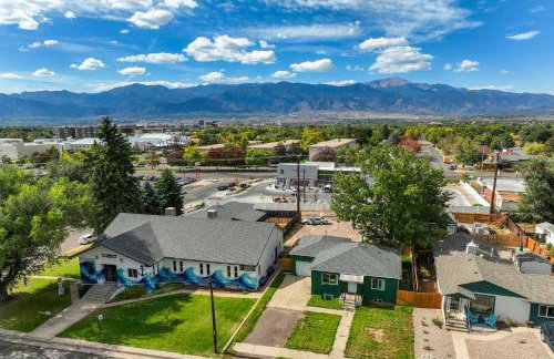 Newly Built 3BD Retreat w Mtn Views & Game Room - Foto 50
