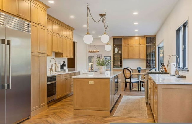 Elegant Spring Stay on Peaceful Retreat - Photo 4