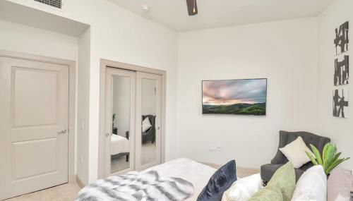 Lux Mid-Rise Walking Distance to NRG Stadium - Foto 5