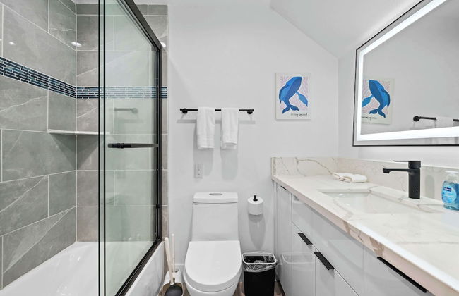 Not Affected by the Fire/modern Spacious Home With Parking & Fully Equipped Kitchen #3 - Foto 43