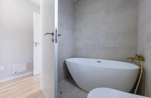 Poolside oasis by Caparica beach - Foto 41