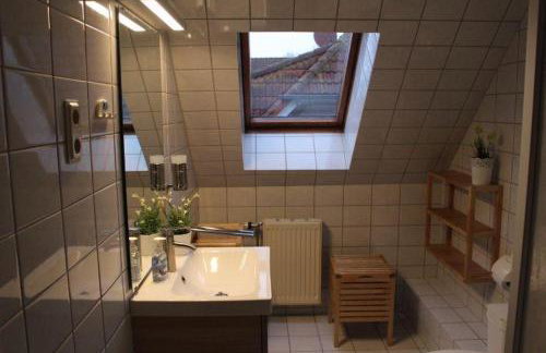 Ferienwohnung-Nils-Holgerson-mit-Balkon-zwischen-Strand-Wald-Wiese-im-Suedosten-der-Insel-Ruegen - Photo 18