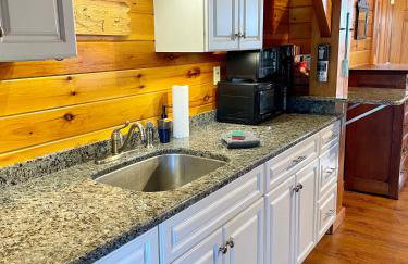 Spacious Salmon River Waterfront Lodge for 6 - Foto 27