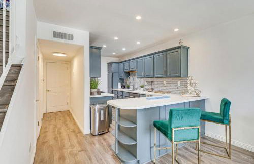 Los Angeles Townhome Off-Street Parking and Balcony - Foto 8