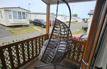 Rhyl Caravan with Veranda Egg Chairs & Garden - Foto 2
