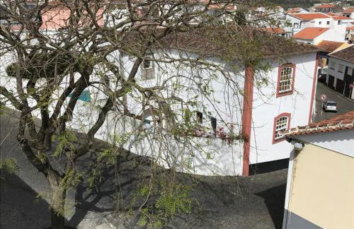 Apartamento acolhedor no centro da cidade, com pátio privado. - Photo 2