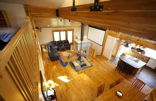 Stately and Unique Cabin Rental with a Wood-Burning Stove near Logan, Utah - Foto 9