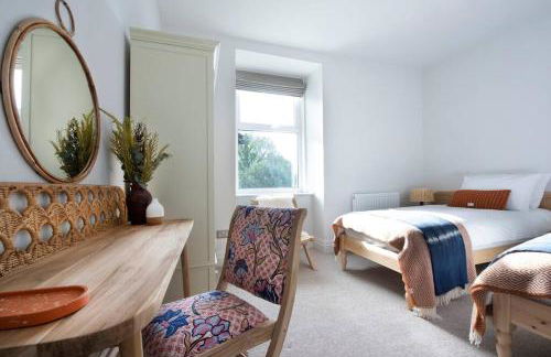 Luxurious Manor House with Sea Views - Sleeps 10 - Photo 9