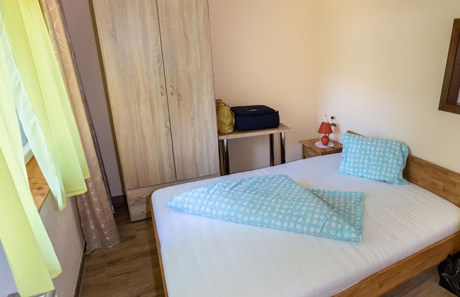 Bungalow by Lake Ossiach With Mountain Views - Photo 4