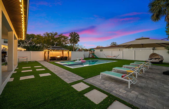 Luxury Modern Villa w/ Pool, Jacuzzi & Amenities! - Foto 51