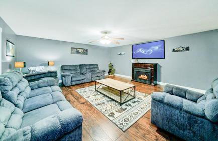 Bear Splashin Fun - Photo 5