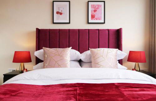 LUXURY 4 Bedroom 4 Ensuite Home in Penarth (Pool Table Games Room & BBQ Garden) with Sea Views - Photo 63