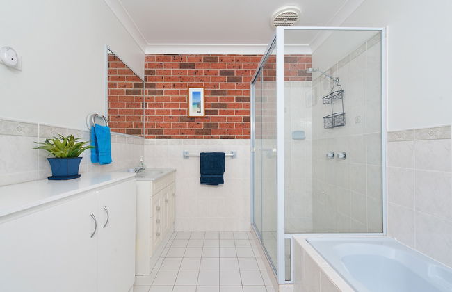 Little Rocky at Fingal Bay - Photo 16