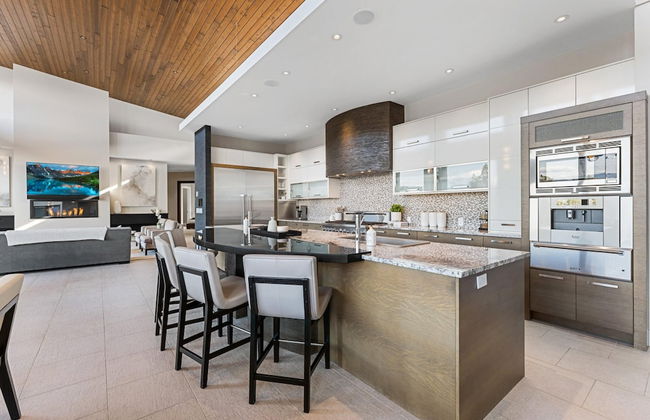 Lakeview Luxury Home in Vineyard w Infinity Pool hot tub - Photo 63