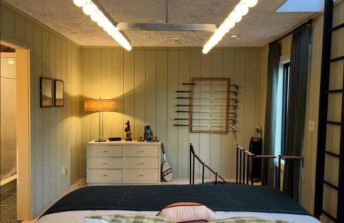 Retro Retreat with Hot Tub, Sauna & Arcade - Foto 31