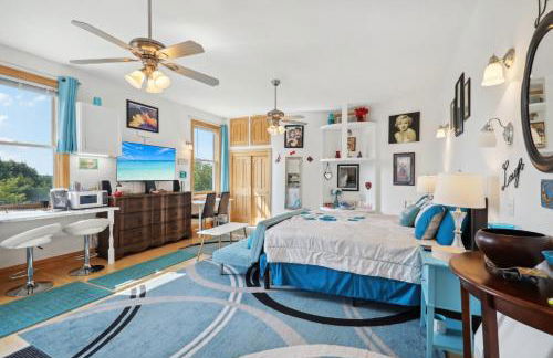 The Starlight Tower Hot Tub Suite with 8-Jet Massage Shower and Amazing Views - Foto 5