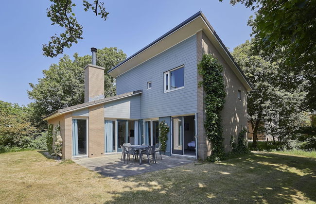 Villa in Kijkduin Near North Sea Beach - Photo 1