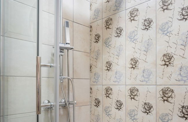 Cozy and Bright Studio Near City Center - Photo 7