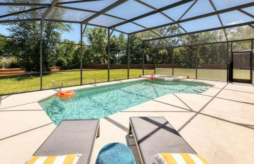 Family Retreat 6BR Villa with Private Pool, Spa & Theater near Disney - Foto 18