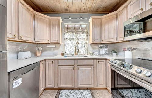 The Oak Cottage- Charming Downtown Family Retreat in the Heart of Siloam Springs - Foto 7