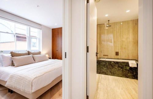 Covent Garden 2 bed 2 bath duplex - Photo 16