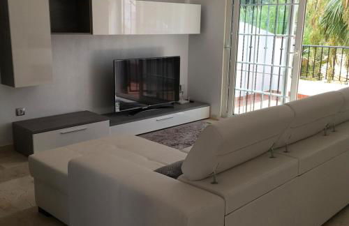 Modern, lovely, poolside 2 bedroom apartment - Foto 22