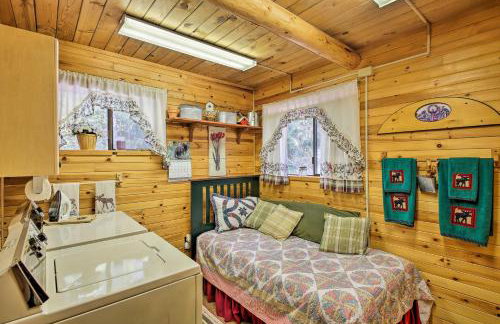 Private Yaak River Hideaway with Deck and Mtn Views! - Foto 19