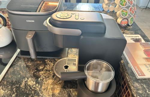 South Florida Spacious Oasis 4BR Retreat with 2 King Beds, Amazing Pool, near Beaches - Photo 36