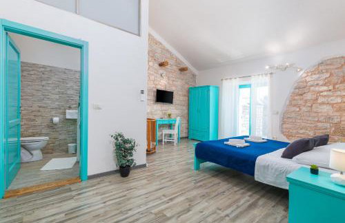 Lovely House Kristina with a pool - Photo 25