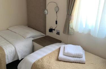 Logi-Bear Lodge with Hot Tub - Photo 5