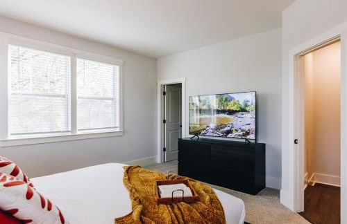 Birdsong Bungalow - Hot Tub, Game Room, Fire Pit - Foto 64