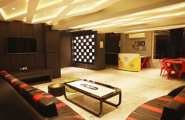 Sports Bar Villa by Shiloh Stays - Photo 22