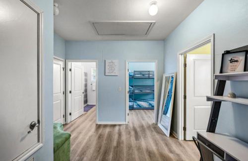 Summer Bliss Walk to Beach Master Suite Bunk Beds Sleeps 9 - Foto 26