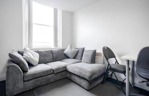 Stylish 3BR Derby Apartment - Sleeps 6, Central Location - Foto 16