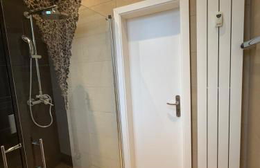 Monteurswohnung bei Köln,Düsseldorf WLAN, Parkplatz, Küche - Foto 3