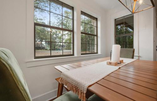 Boho Retreat with 2 Masters and Plenty of Space - Foto 22