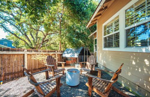 Lavender & Vine - Downtown Retreat with Hot Tub and Fire Pit! - Foto 11