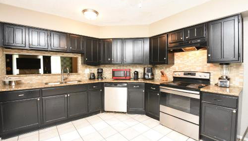 10 Minutes from IAH and Mall, Newly Rehabbed - Foto 4, stove, dishwasher, pet friendly, toaster, minibar