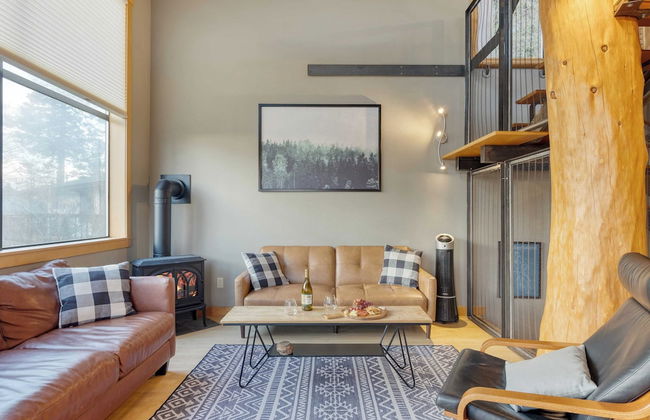 Deck Views, Fire Pit, Pool, 3 Mins to Beach Madrona Tree Retreat by Avantstay - Foto 2